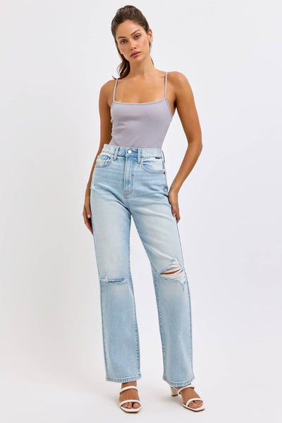 Super high rise Dad Jean Light Denim 5 pockets, light denim color and above the knee faded calculated rips