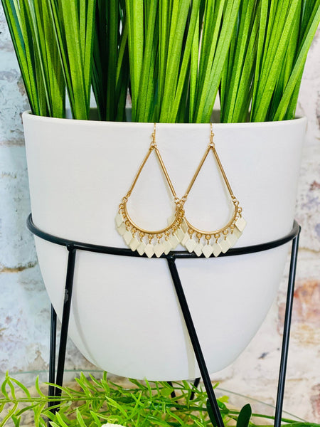 Tear Drop Dangling Earrings (black or white)